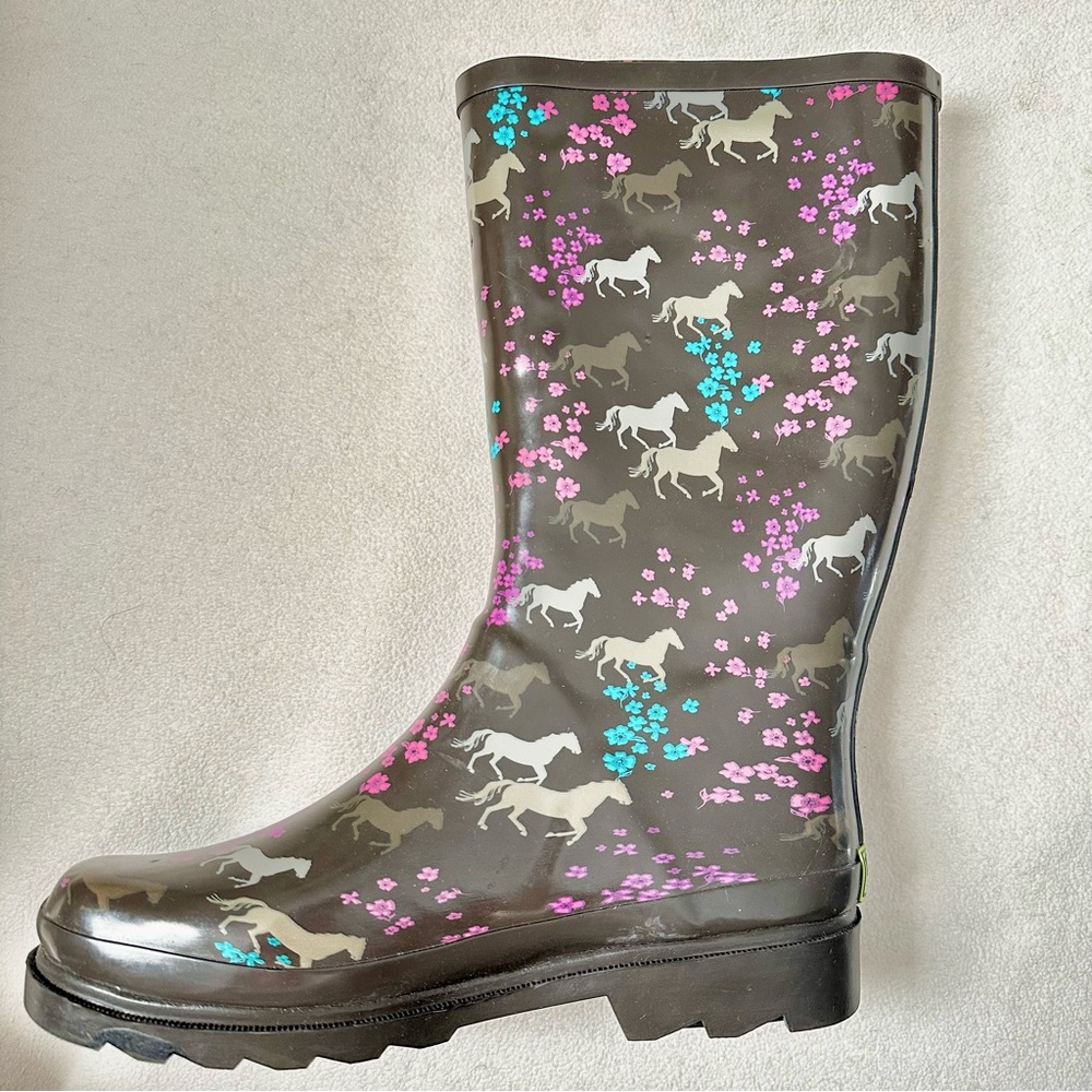 WESTERN Chief Mud Barn Rain Rubber Boots Size 7. “Horse Dance -Chestnut” Pattern
